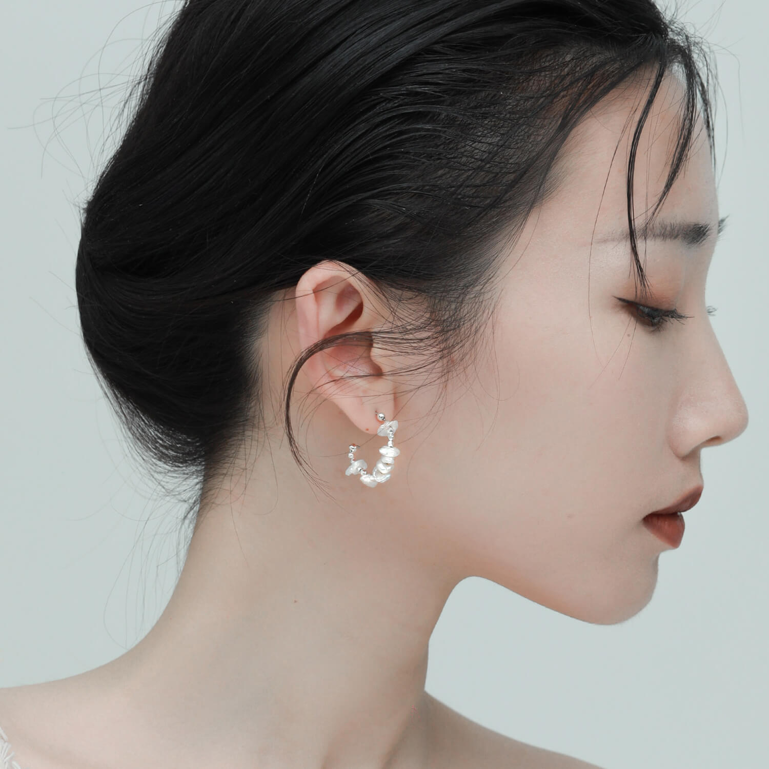 White Baroque Pearl & Silver Ear Studs | Khanie