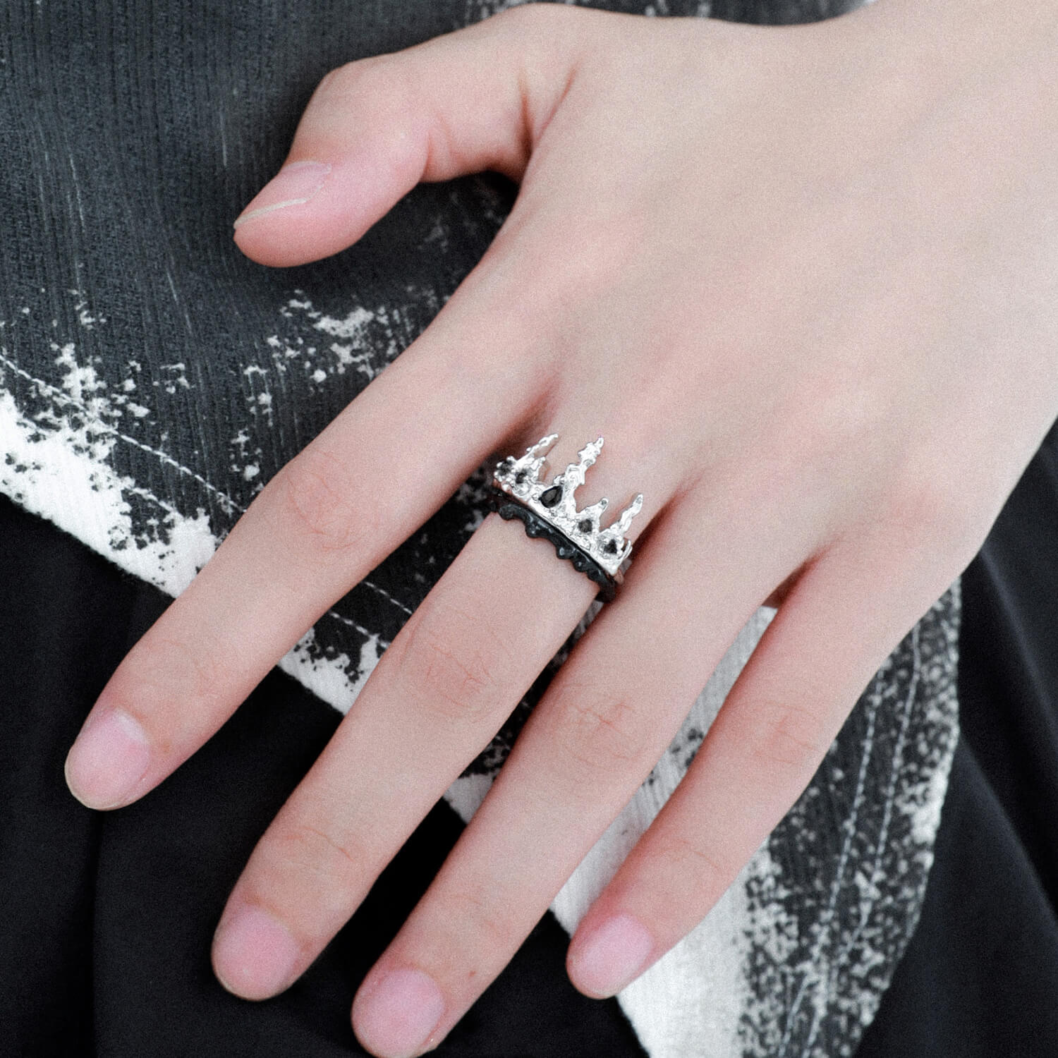 This stylish piece offers flexibility in styling. The ring can be disassembled into two distinct parts. The upper section, with its majestic crown, makes a bold statement on its own. Meanwhile, the lower part, in pure black, provides a sleek and modern option. Wear them separately to suit different occasions or together for a complete stylish look.