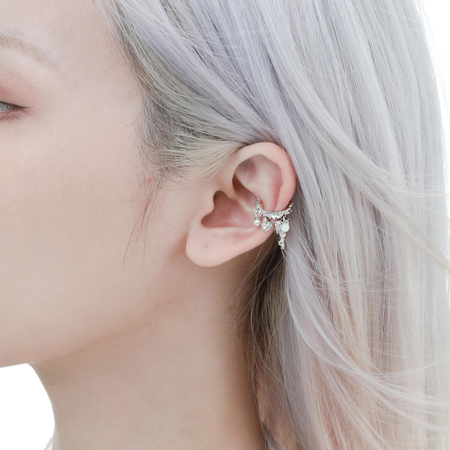 Crafted from white gold-plated copper, these ear clips exude a timeless elegance. The subtle silver tones blend seamlessly with the intricate pendant design. The overall diameter of 14mm and lightweight of approximately 1.5g per pair ensure comfort without compromising style.
