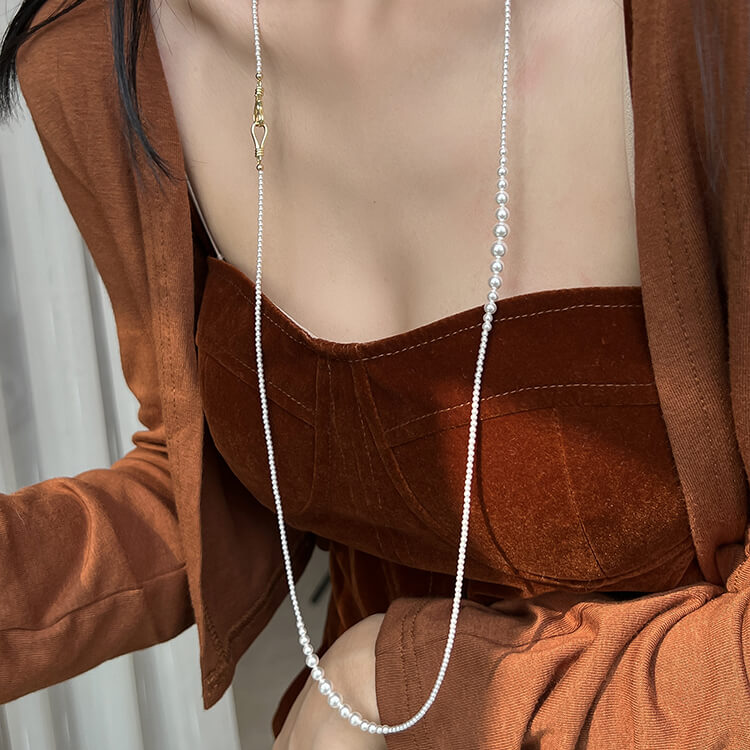The 90cm chain offers various styling options, from a long chain to a trendy two-layer necklace, making it a versatile addition to your jewelry collection. 