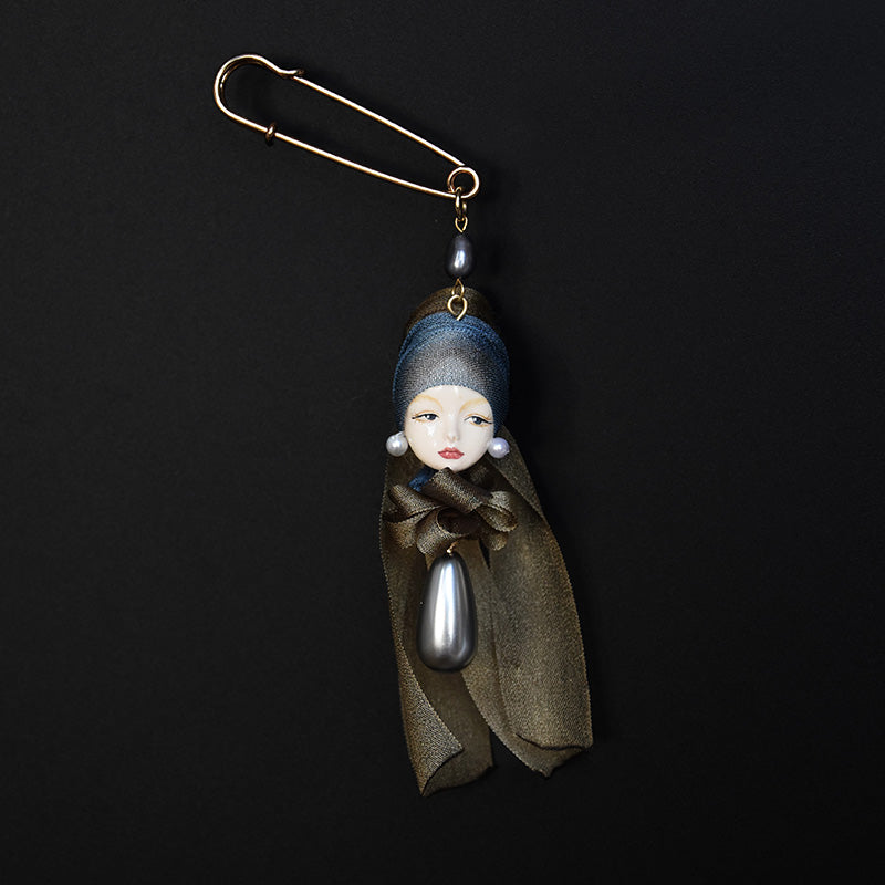 "girl with a pearl earring" handmade cute brooch buy at Khanie