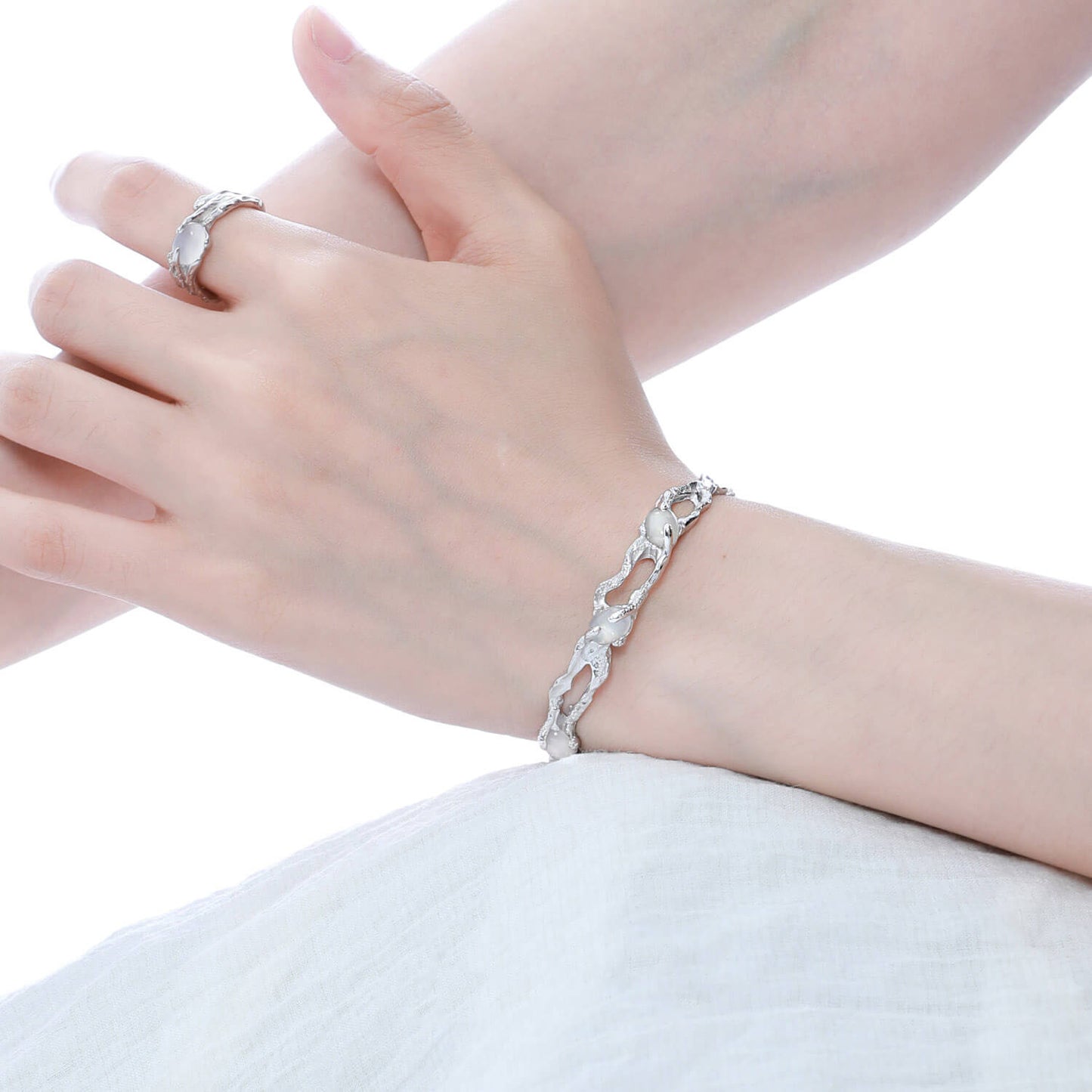 White Agate-Inlaid Beaded Bracelet  Buy at Khanie